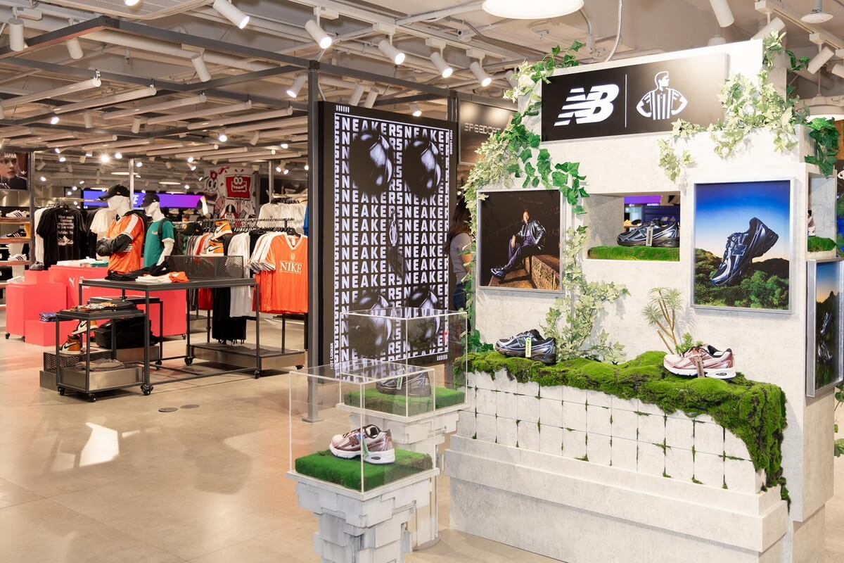 สยามเซ็นเตอร์ และ Foot Locker เอาใจคนรุ่นใหม่หัวใจสตรีท กับ New Balance 740 สีเอ็กซ์คลูซีฟ พร้อมให้ลุ้นเป็นเจ้าของเพียงมาปล่อยสเต็ปมันส์กับตู้เกมแดนซ์ที่สยามเซ็นเตอร์