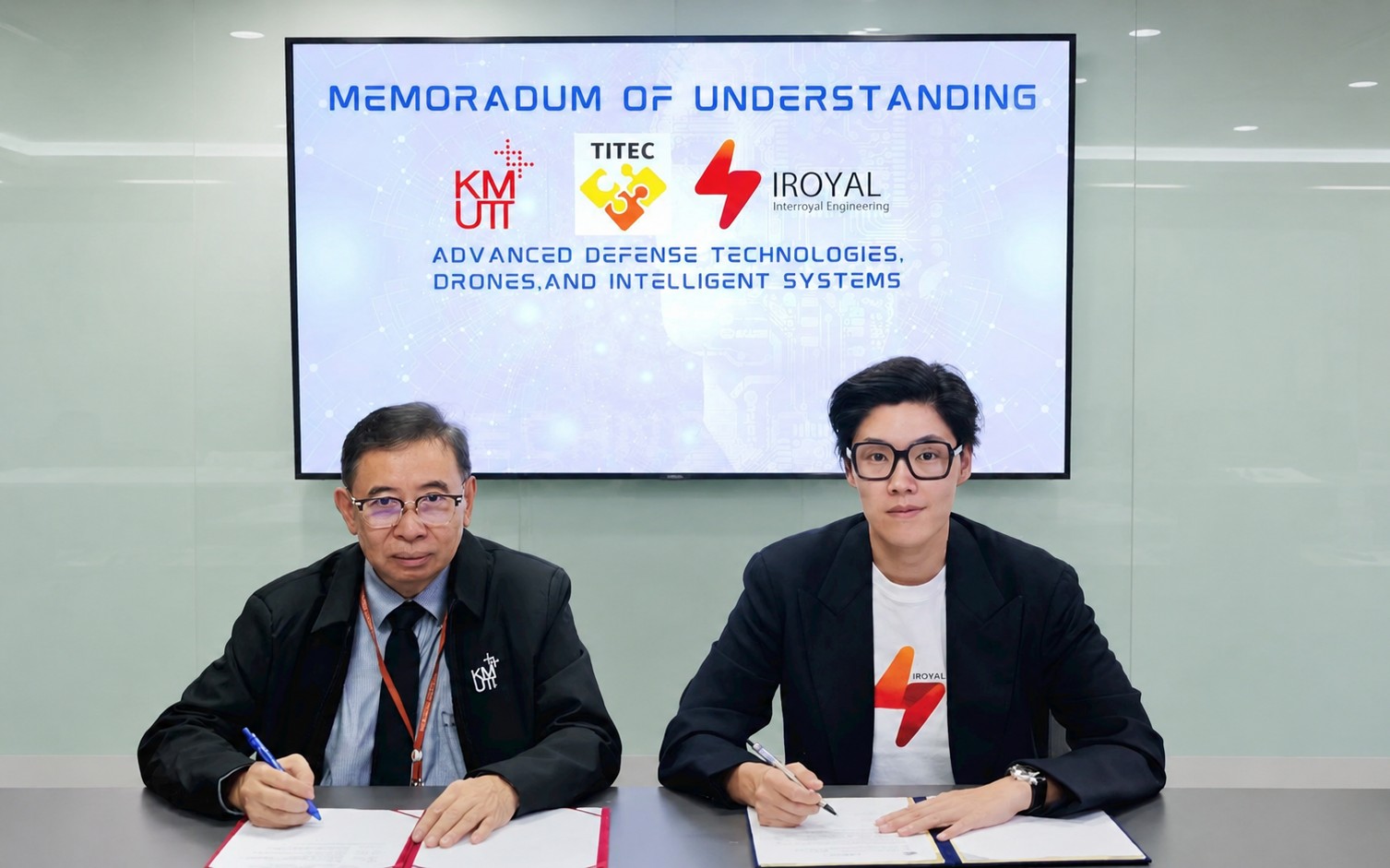 “IROYAL” ผนึก “พระจอมเกล้าธนบุรี บางมด” พัฒนาเทคโนโลยีป้องกันประเทศและนวัตกรรมอัจฉริยะ ยกระดับอุตสาหกรรมไทยและความมั่นคงของประเทศ