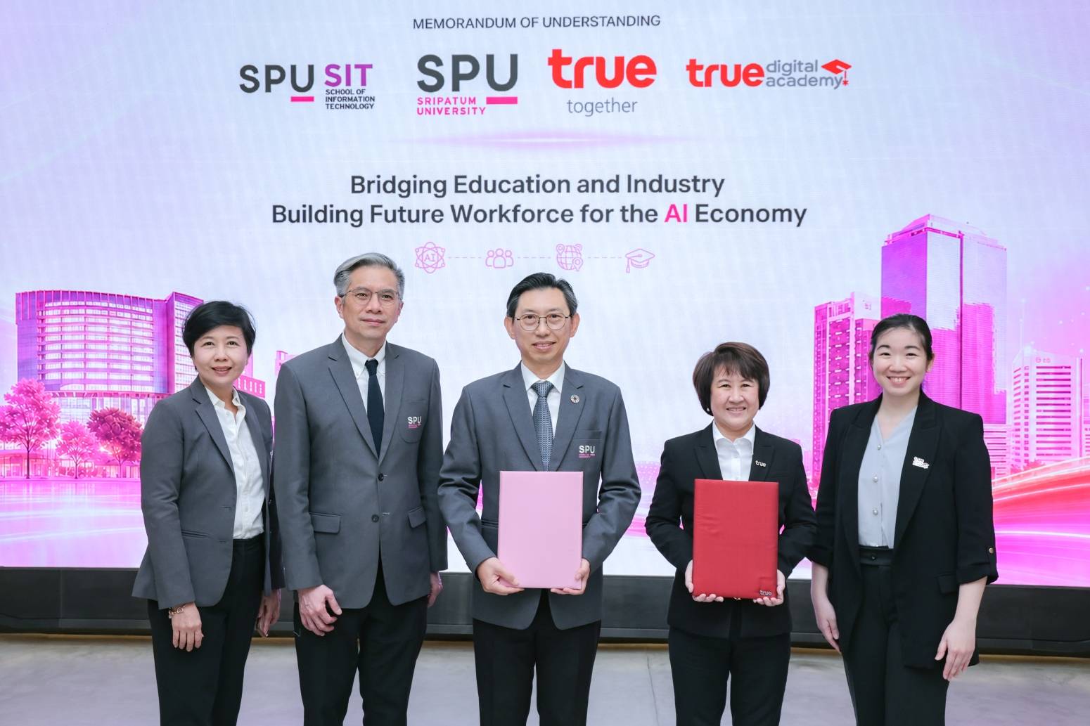 ปั้น Future Workforce ยุค AI…“ทรู” ผนึก “ม.ศรีปทุม” ออกแบบการเรียนรู้ใหม่ ยกระดับทักษะ AI รอบด้าน บูรณาการความรู้จากภาคธุรกิจสู่มหาวิทยาลัย สร้าง “ทุนมนุษย์” ปิดช่องว่างตลาดแรงงานแห่งอนาคต